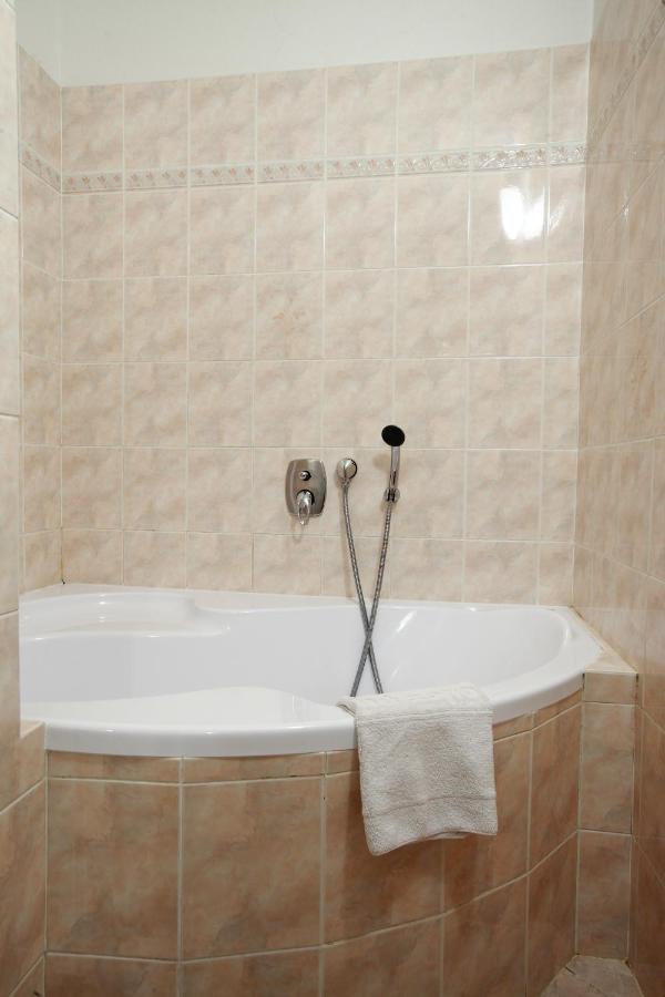 Hotel Slavie Klášterec nad Ohří Eksteriør bilde